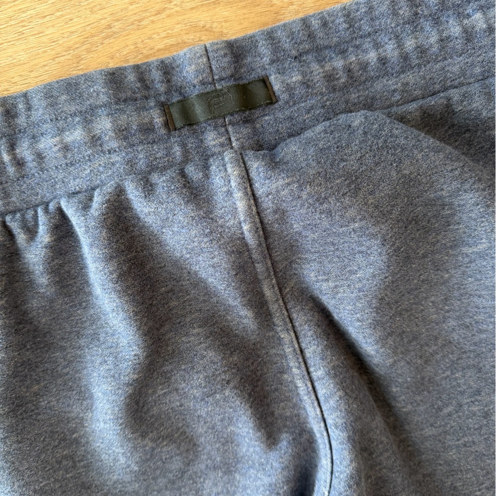 Fabletics Men’s Postgame Jogger Sweatpants Navy Heather Athletic Fleece M - Picture 10 of 11